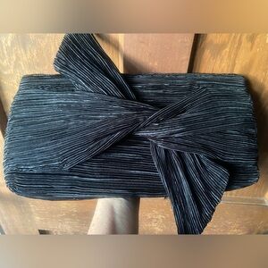 CULT GAIA ~ Banu Clutch Bag in Black 🖤